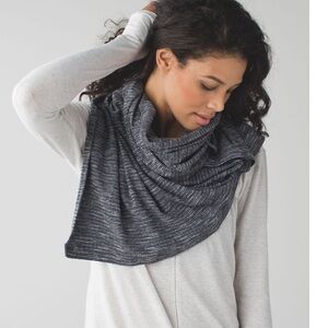 Lululemon Vinyasa Scarf  Black White
